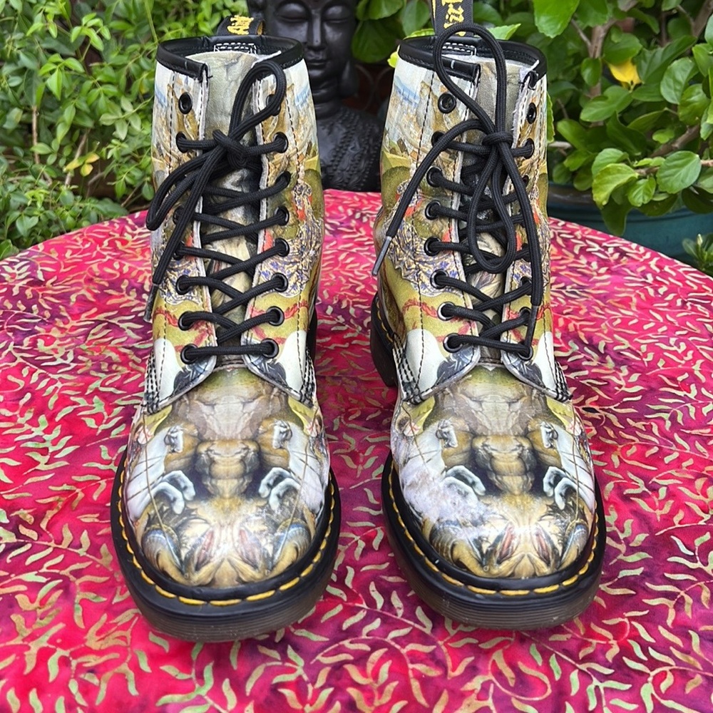 Rare Dr. Martens George & Dragon Backhand 1460 Boots - Picture 4 of 17